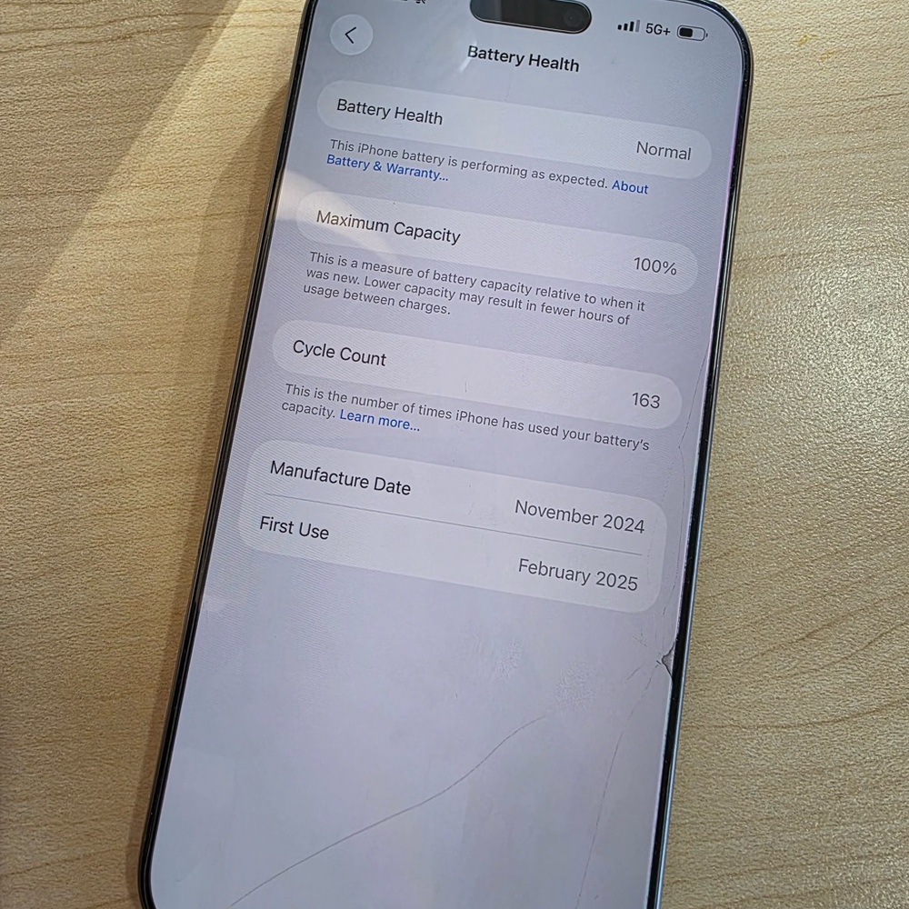 Sleek Black Smartphone with Optimal Battery Performance
